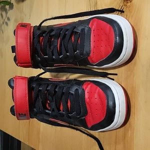 Nike size 5 boys basketball sneakers